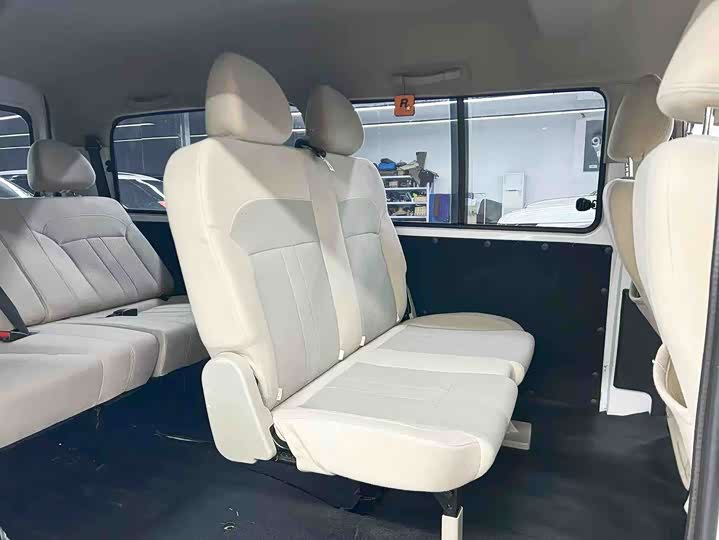 Фото 8 - Dongfeng Forthing Lingzhi M5