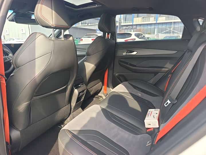 Фото 6 - Geely Binrui