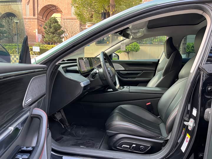 Фото 9 - XPeng P7