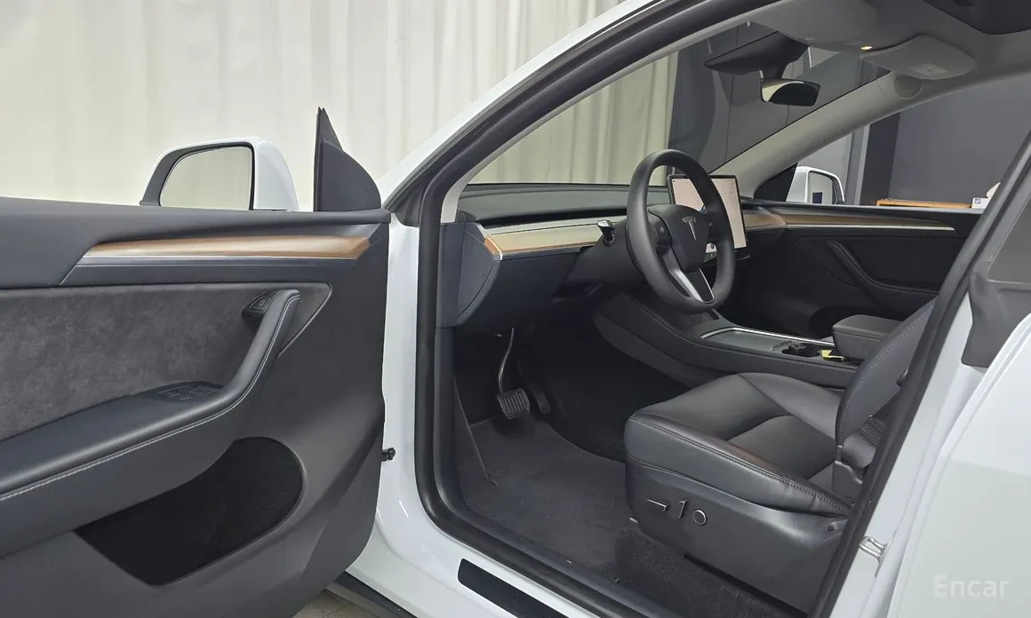 Фото 10 - Tesla Model Y