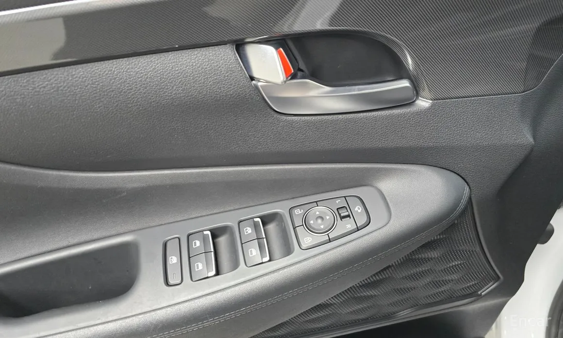 Фото 17 - Hyundai Santa Fe