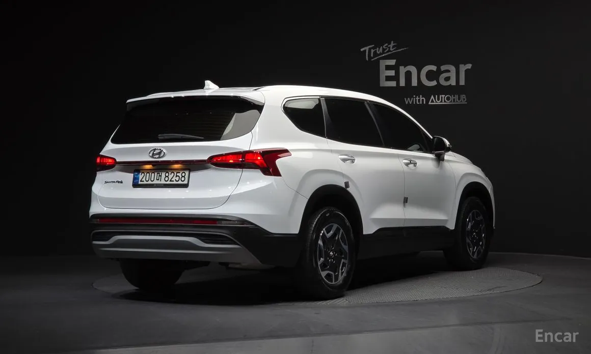 Фото 2 - Hyundai Santa Fe