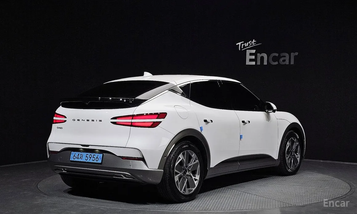 Фото 2 - Genesis GV60