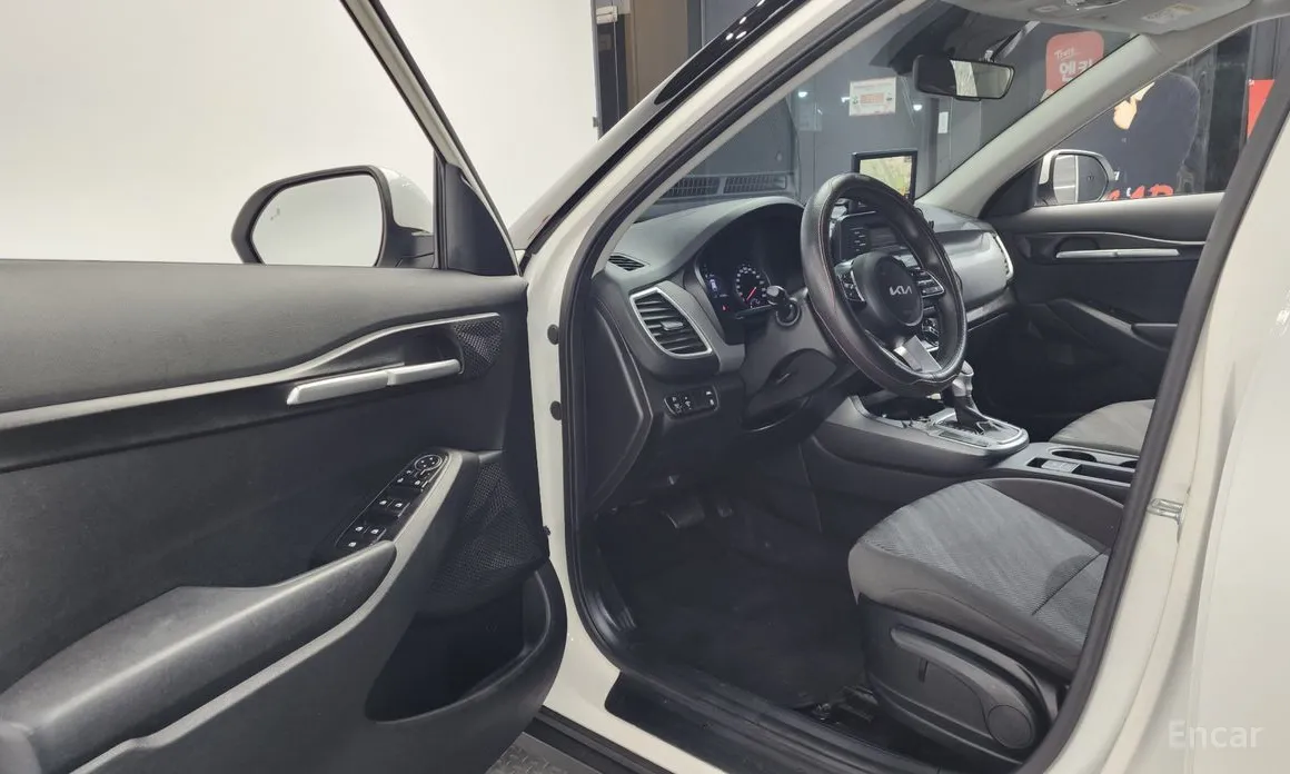 Фото 10 - Kia Seltos