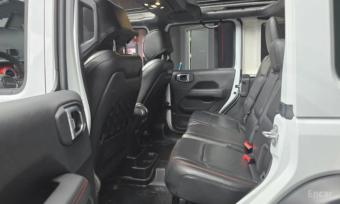 Фото 12 - Jeep Wrangler