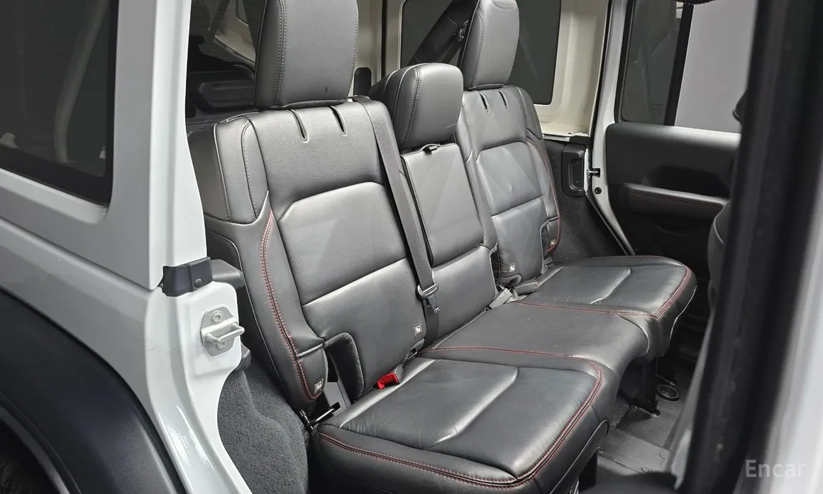 Фото 13 - Jeep Wrangler