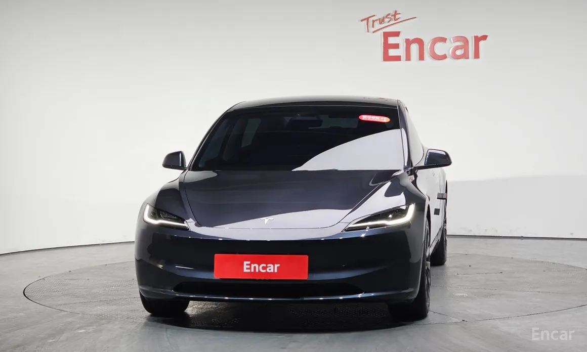 Фото 3 - Tesla Model 3