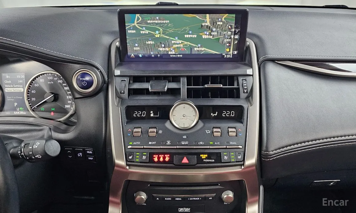 Фото 16 - Lexus NX