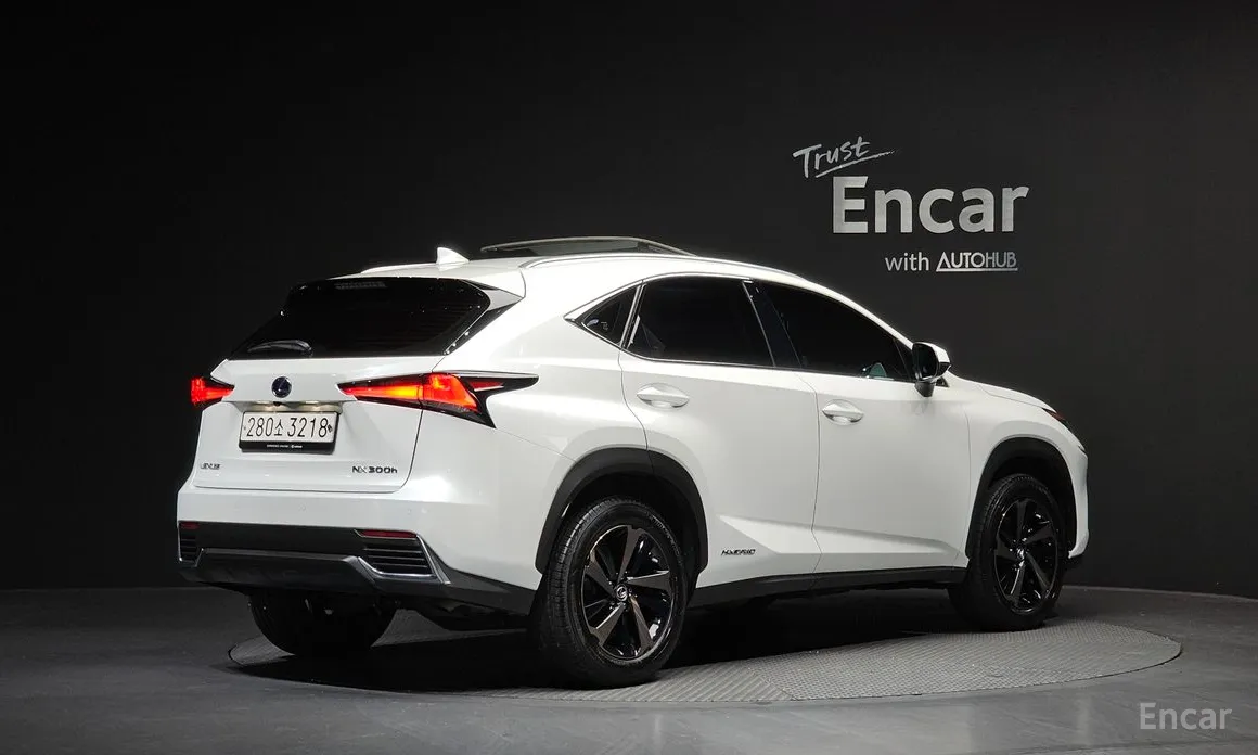 Фото 2 - Lexus NX