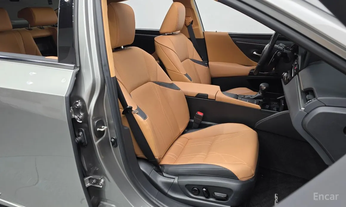 Фото 10 - Lexus ES