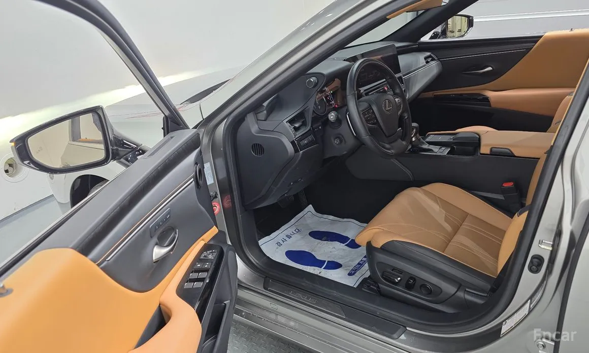 Фото 11 - Lexus ES