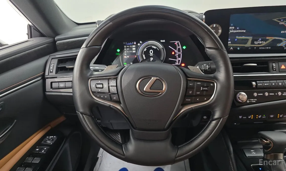 Фото 13 - Lexus ES