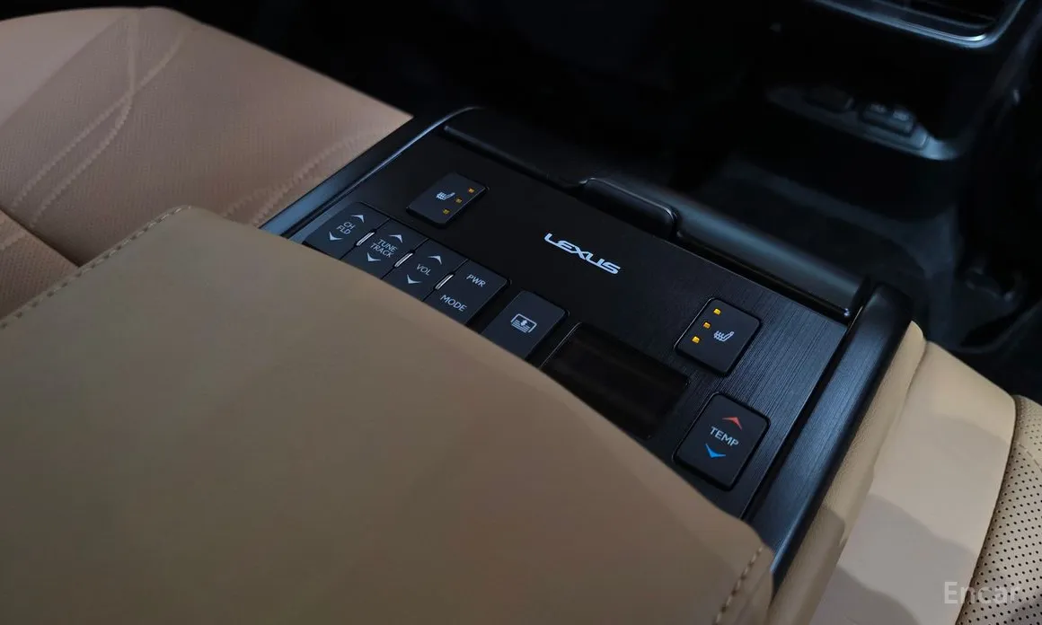 Фото 19 - Lexus ES