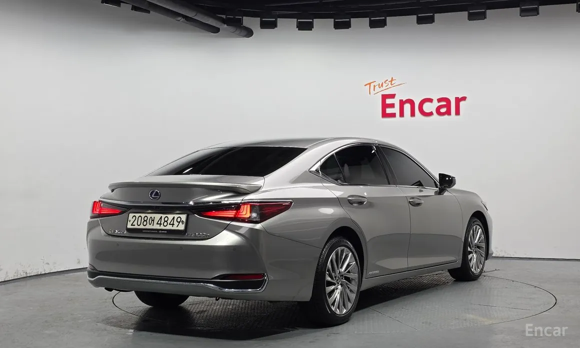 Фото 2 - Lexus ES