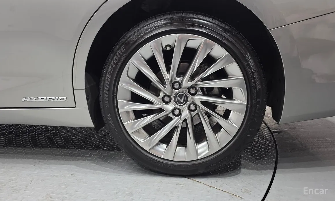 Фото 5 - Lexus ES