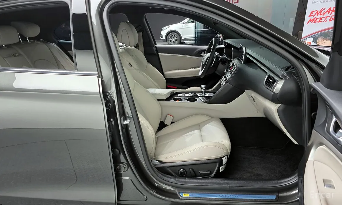 Фото 10 - Genesis G70