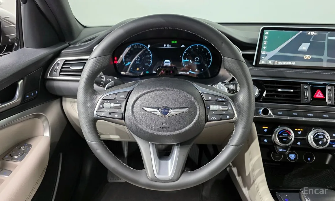 Фото 13 - Genesis G70