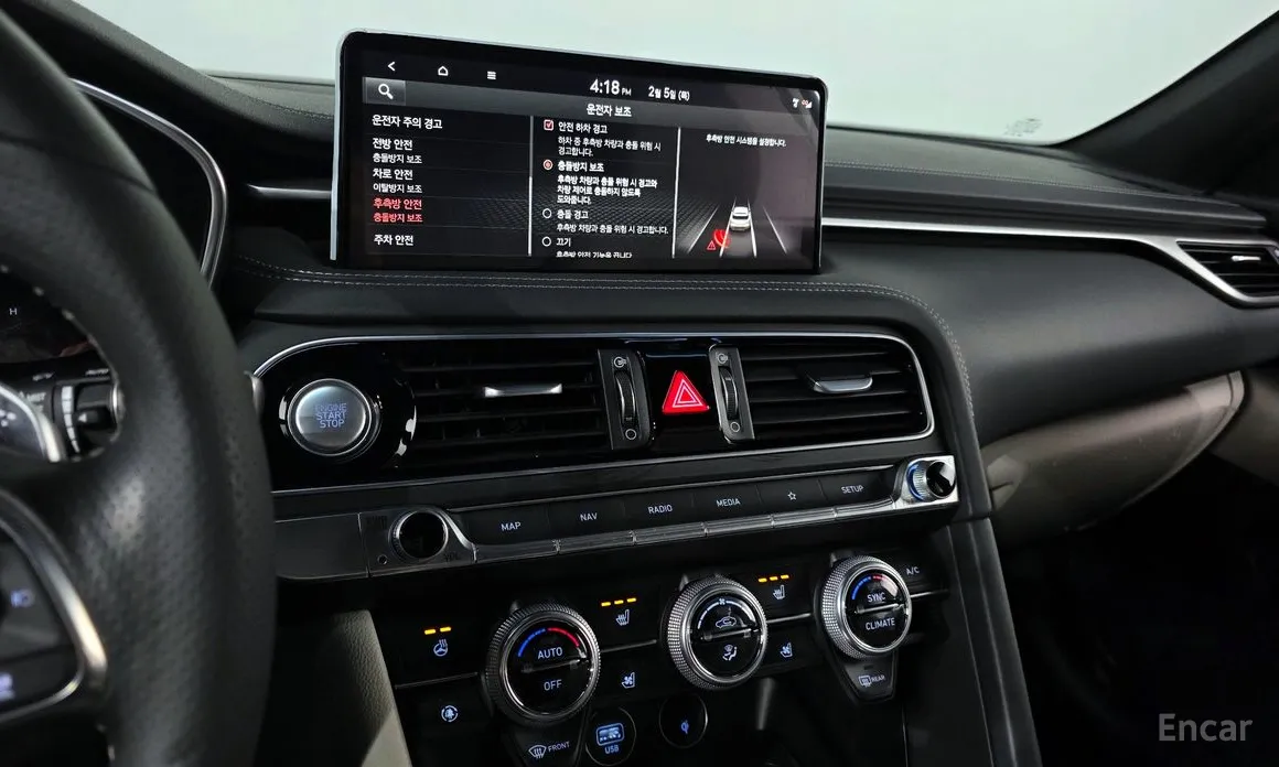 Фото 14 - Genesis G70