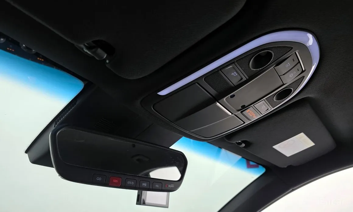 Фото 19 - Genesis G70