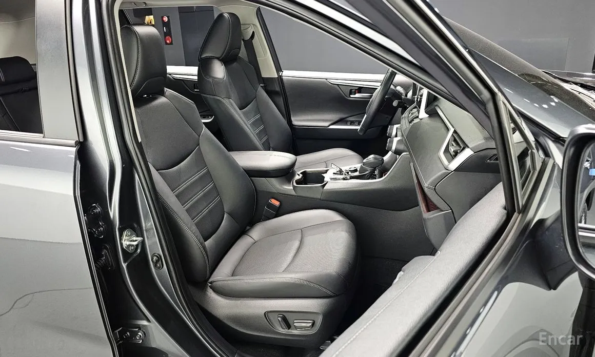 Фото 10 - Toyota RAV4