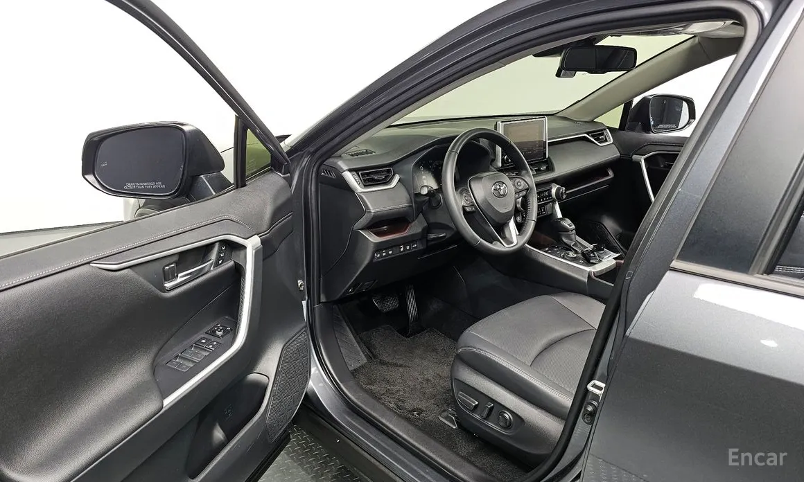 Фото 11 - Toyota RAV4