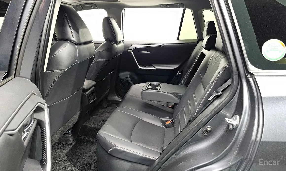 Фото 12 - Toyota RAV4