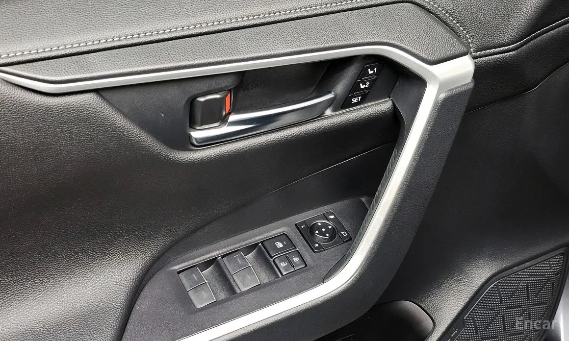 Фото 19 - Toyota RAV4