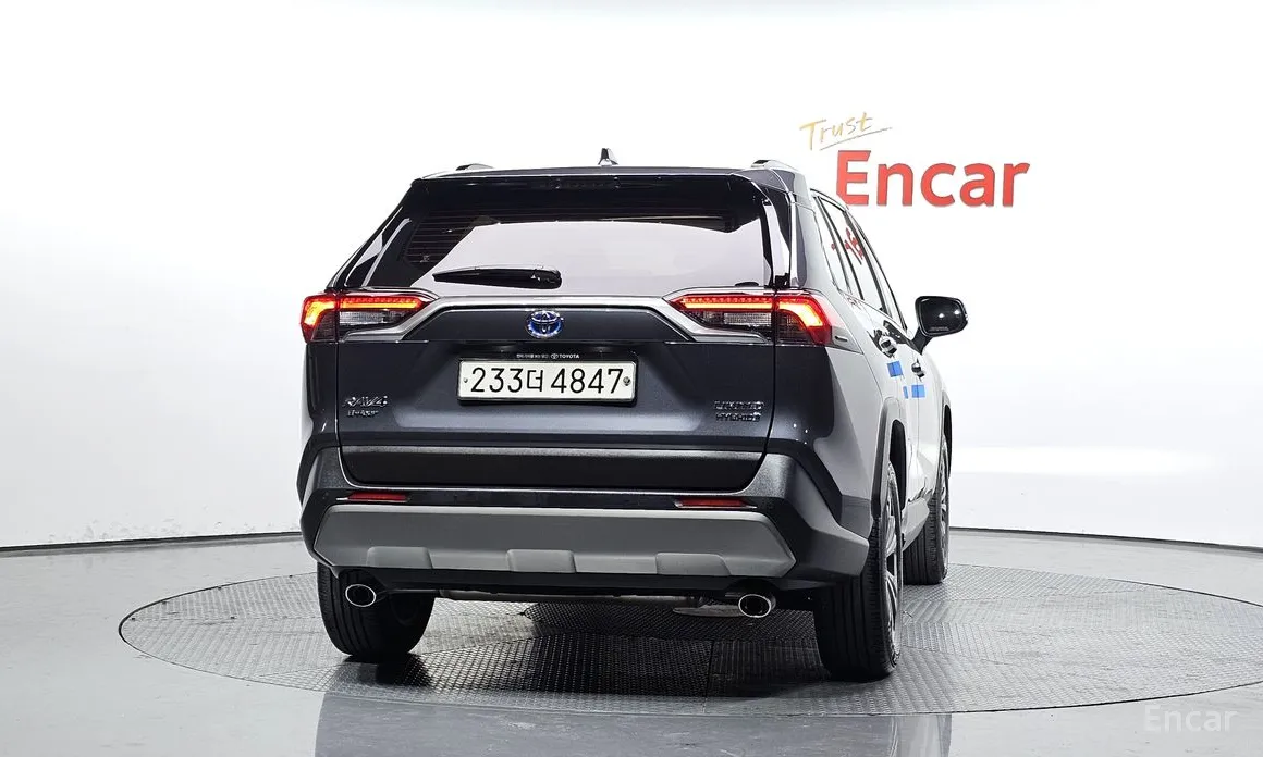 Фото 4 - Toyota RAV4