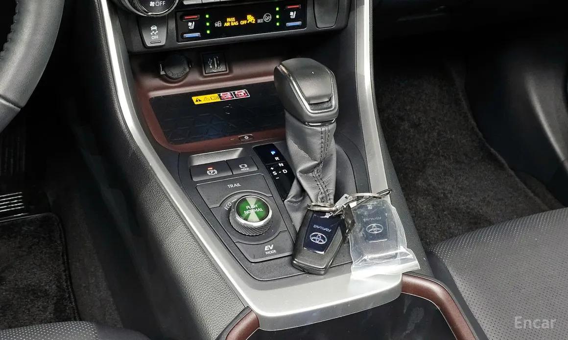 Фото 9 - Toyota RAV4