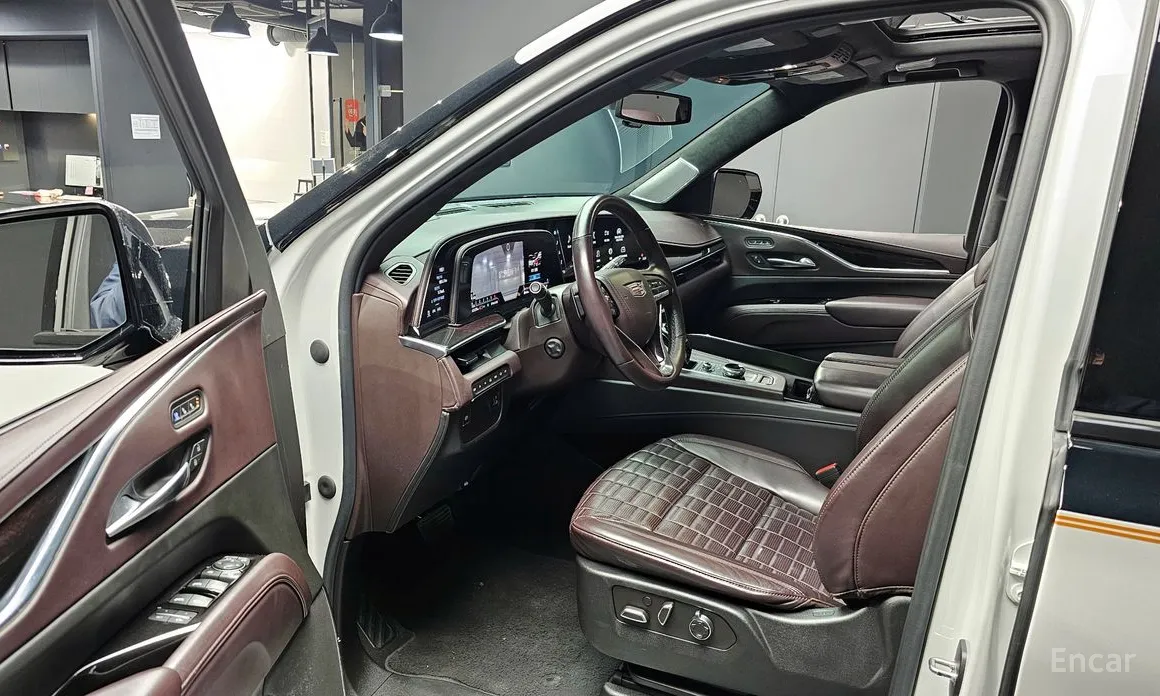 Фото 10 - Cadillac Escalade