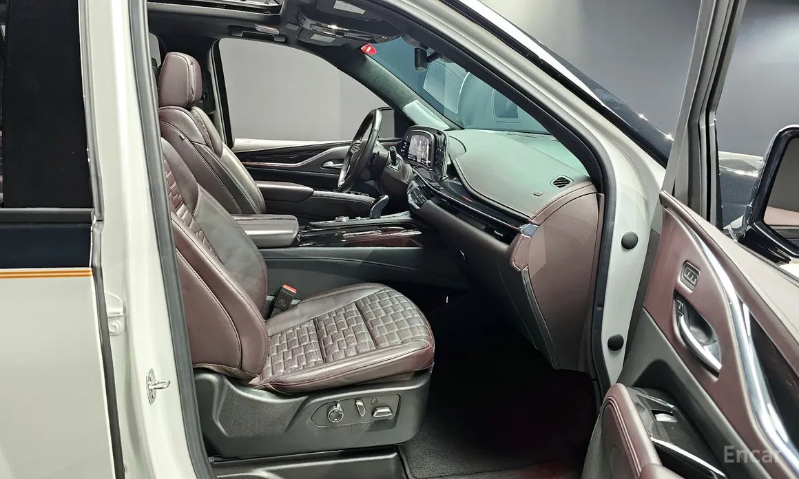 Фото 11 - Cadillac Escalade