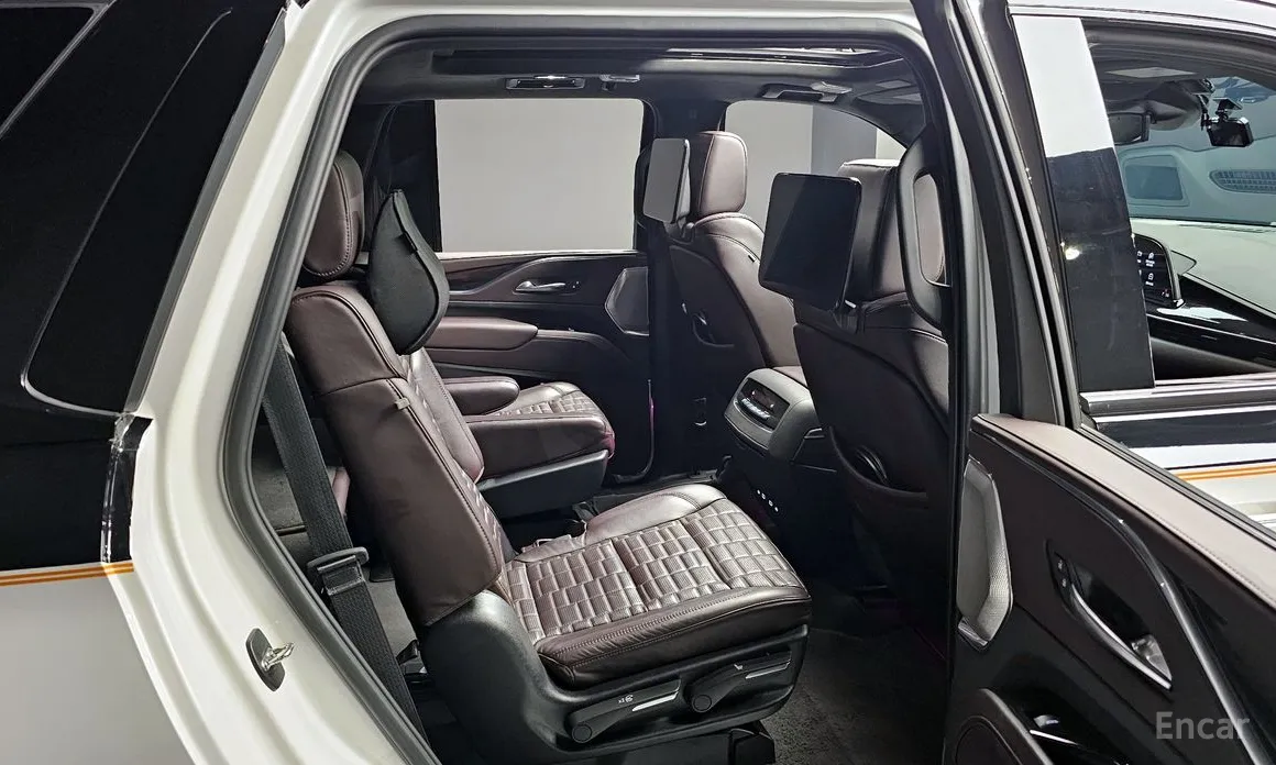 Фото 12 - Cadillac Escalade