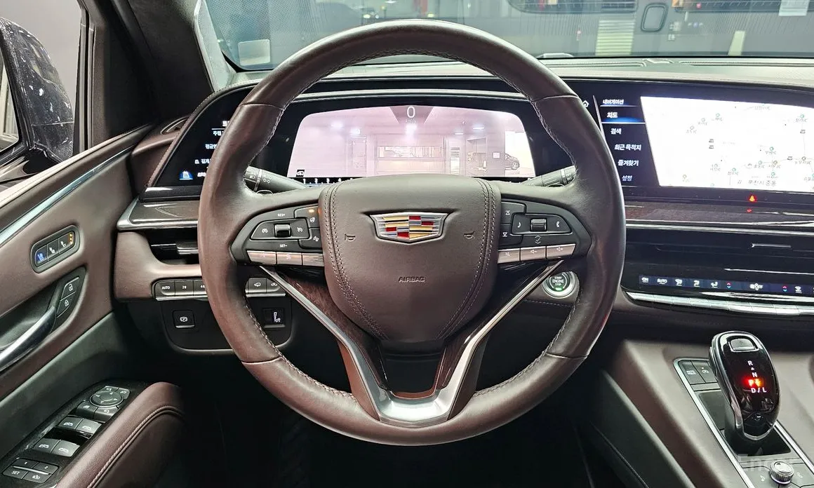 Фото 13 - Cadillac Escalade