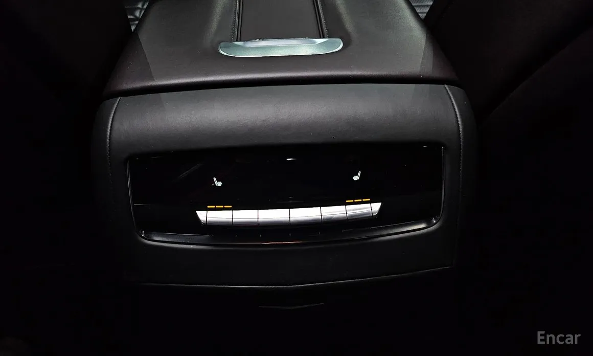 Фото 19 - Cadillac Escalade