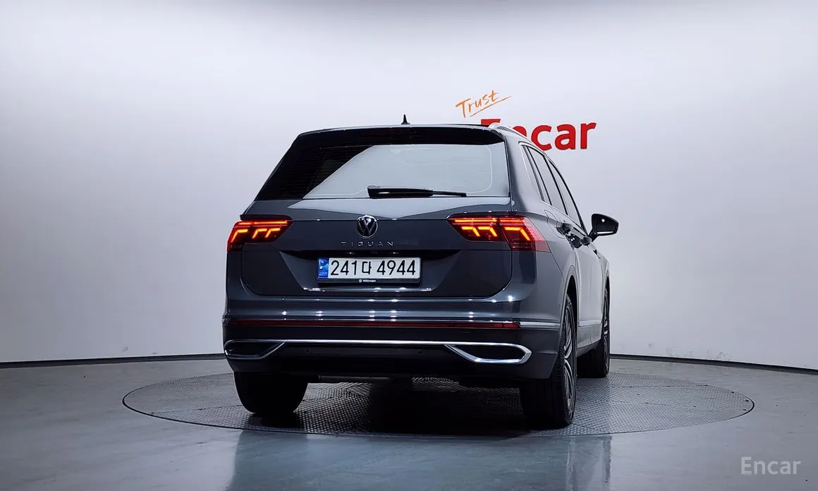 Фото 4 - Volkswagen Tiguan