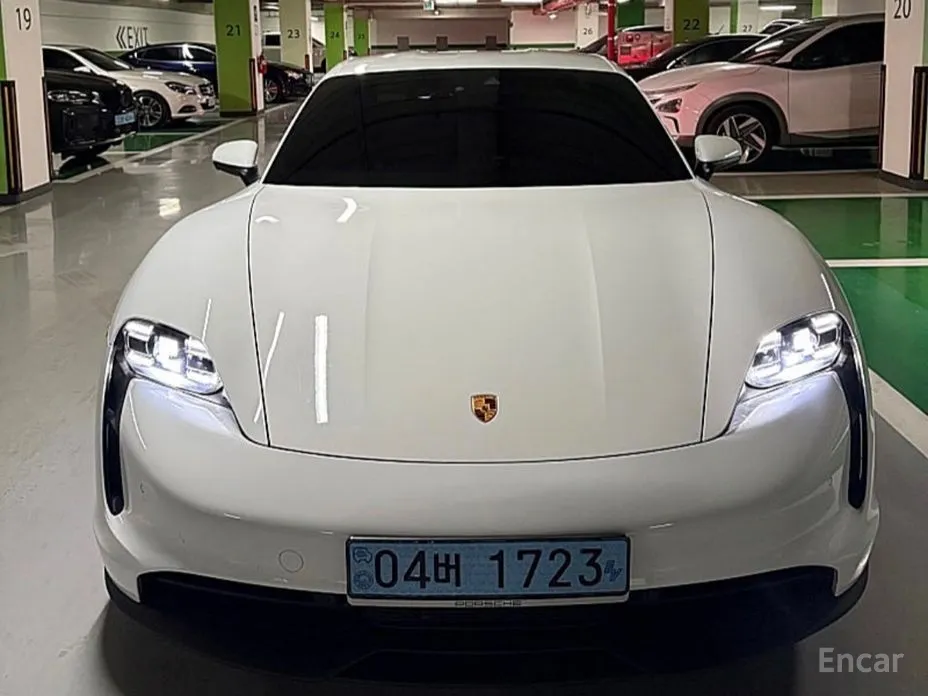 Фото 1 - Porsche Taycan