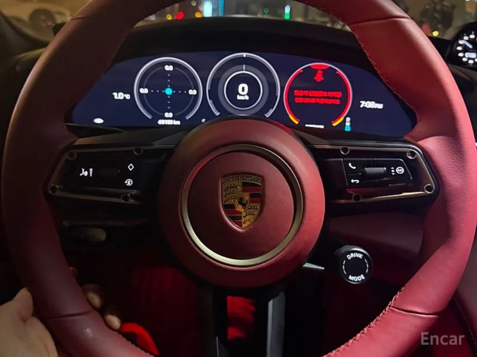 Фото 11 - Porsche Taycan