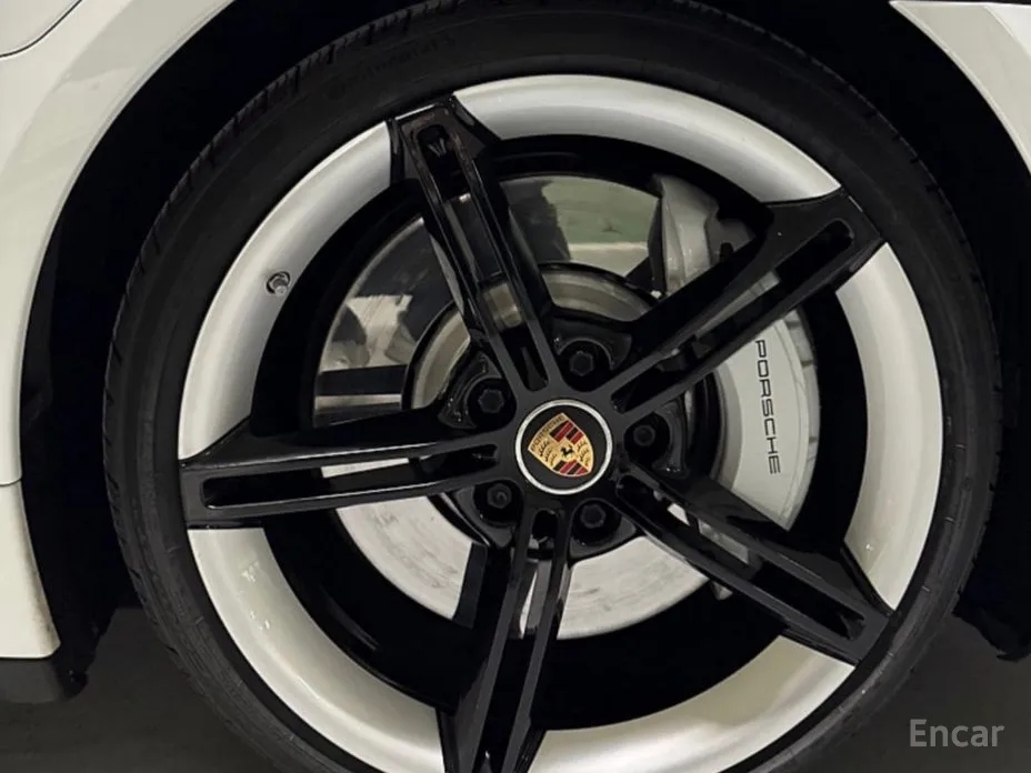 Фото 14 - Porsche Taycan