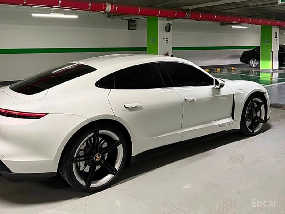 Фото 3 - Porsche Taycan