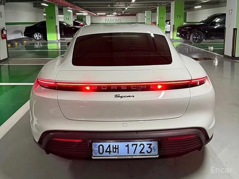 Фото 4 - Porsche Taycan