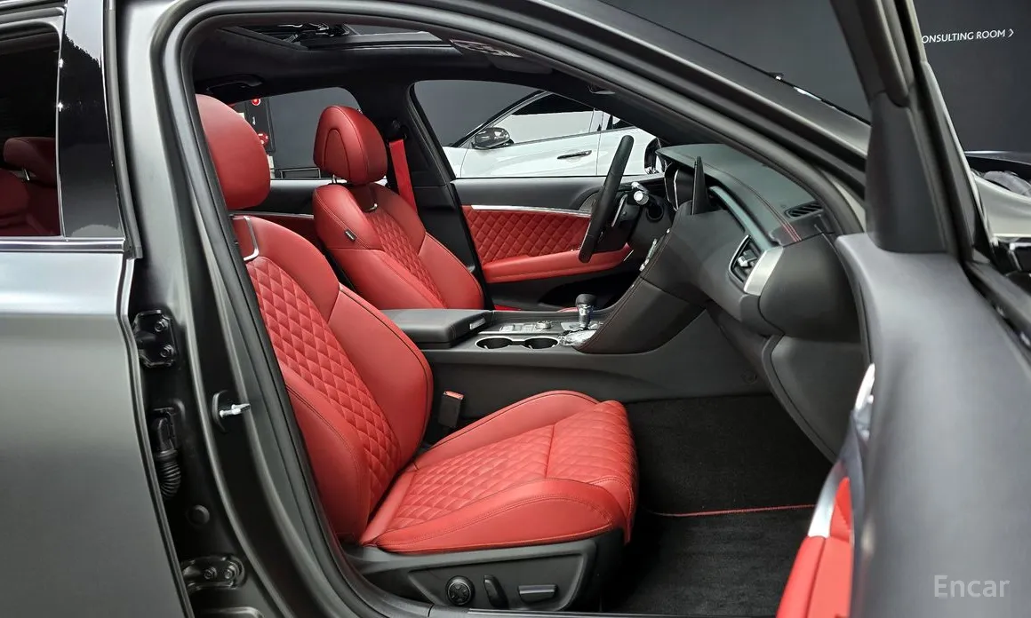 Фото 10 - Genesis G70