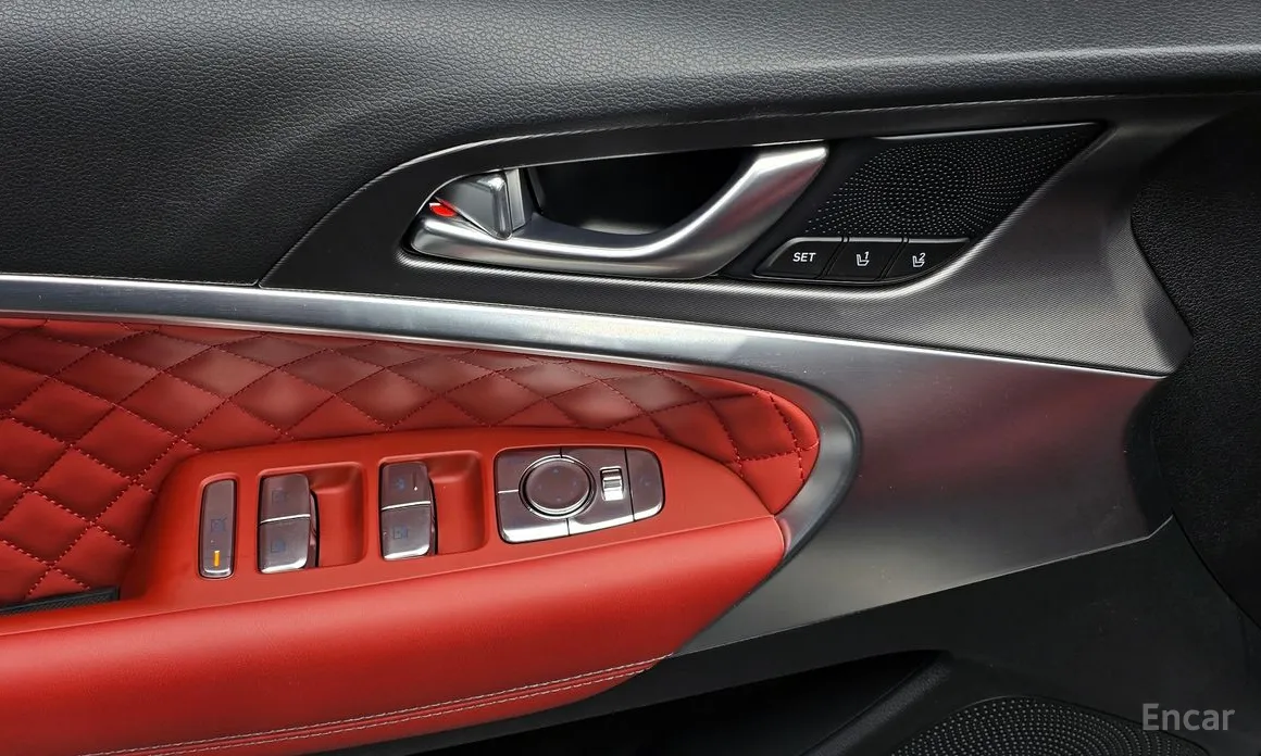 Фото 19 - Genesis G70