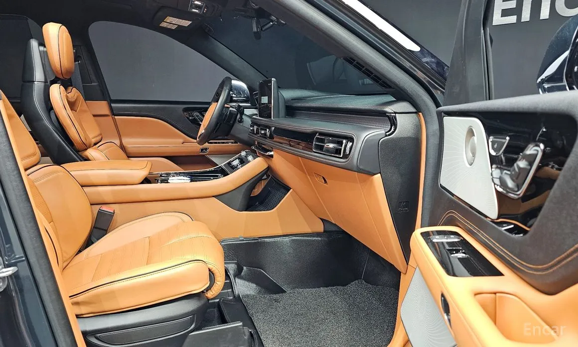 Фото 10 - Lincoln Aviator