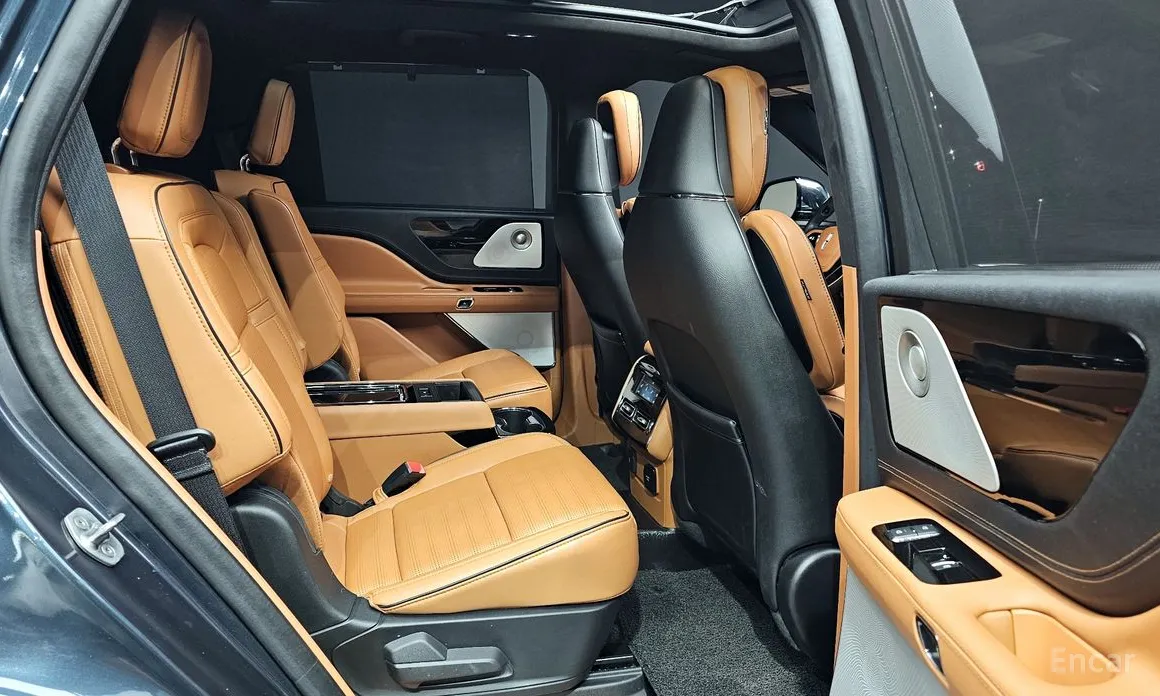 Фото 11 - Lincoln Aviator