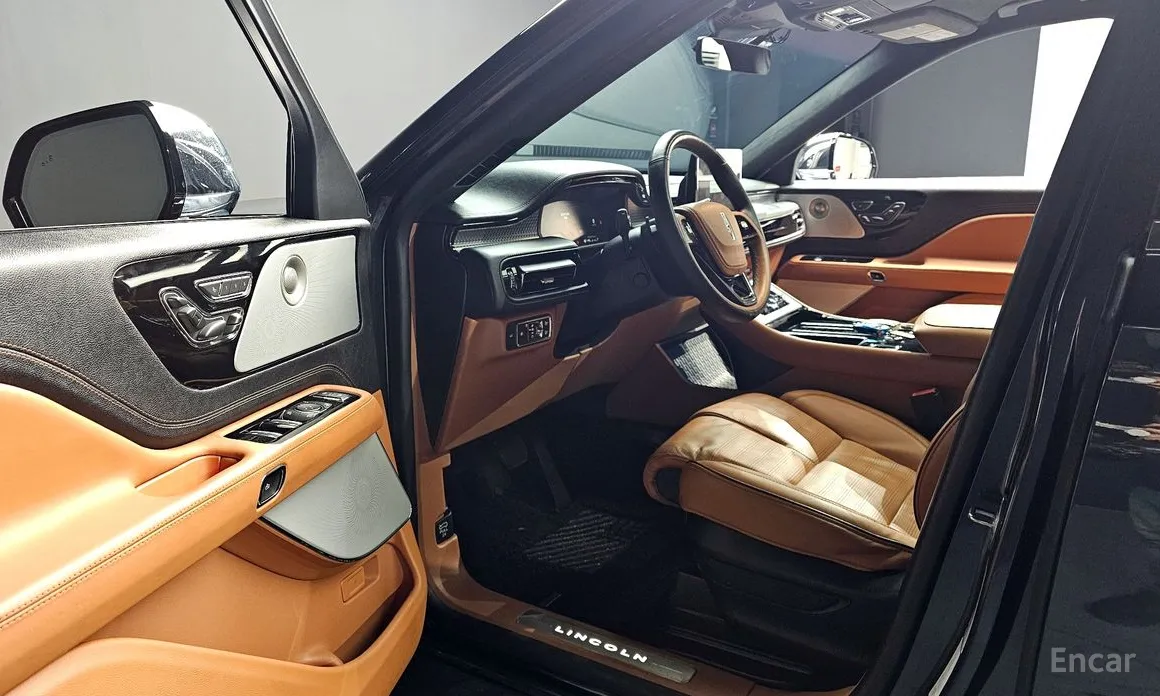 Фото 12 - Lincoln Aviator