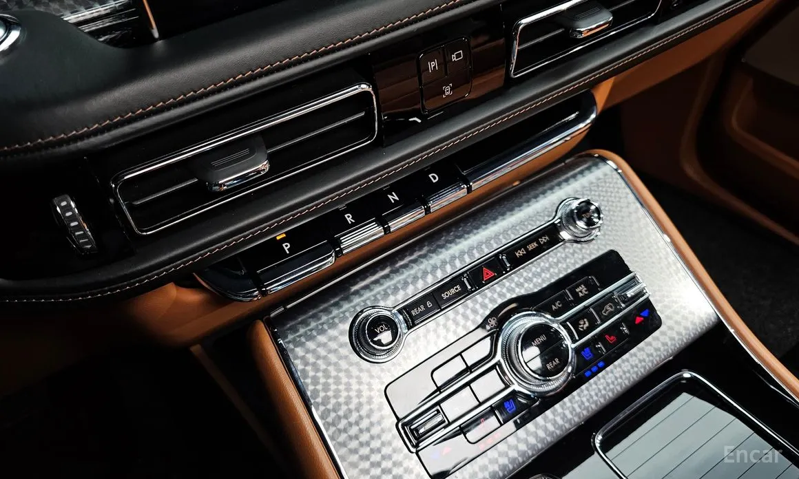 Фото 9 - Lincoln Aviator
