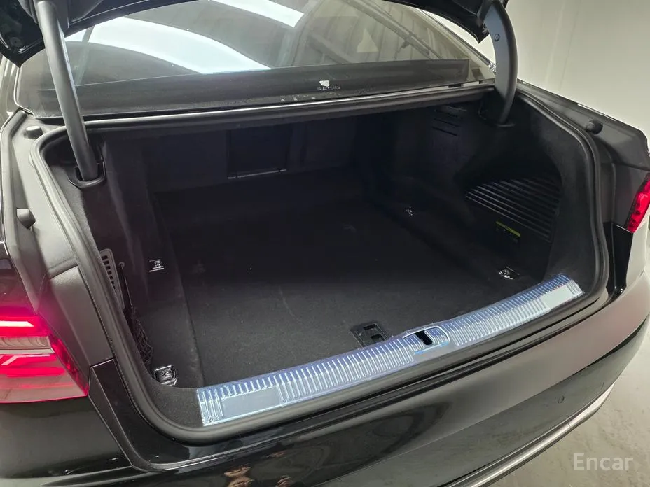 Фото 19 - Audi A8