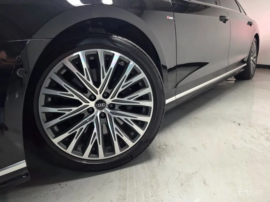 Фото 20 - Audi A8