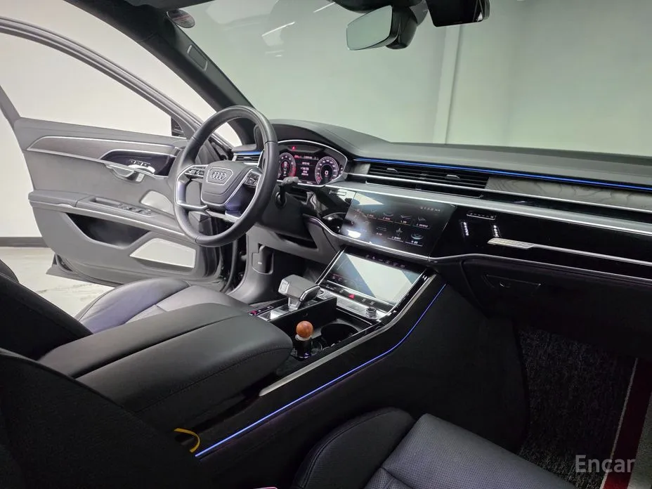 Фото 7 - Audi A8