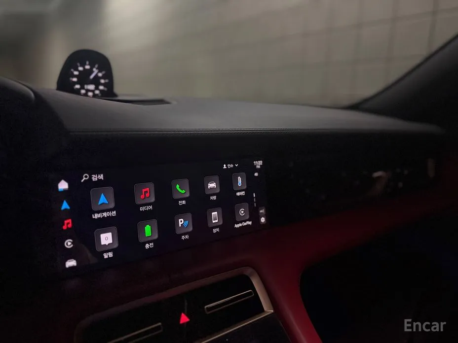 Фото 11 - Porsche Taycan